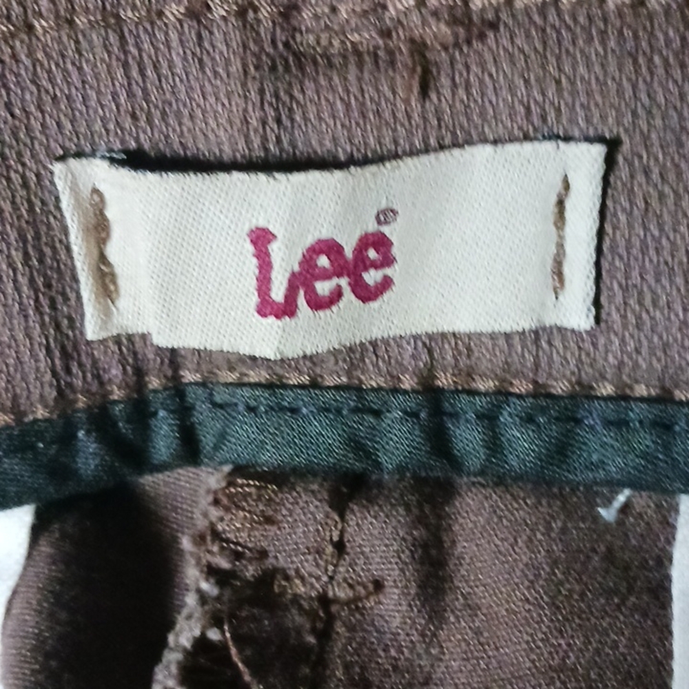 Lee - Picture 3 of 6